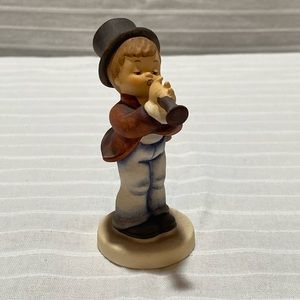 VINTAGE GOEBEL HUMMEL.  1984.  3 1/4” “SERENADE” FIGURINE. Made in Germany.